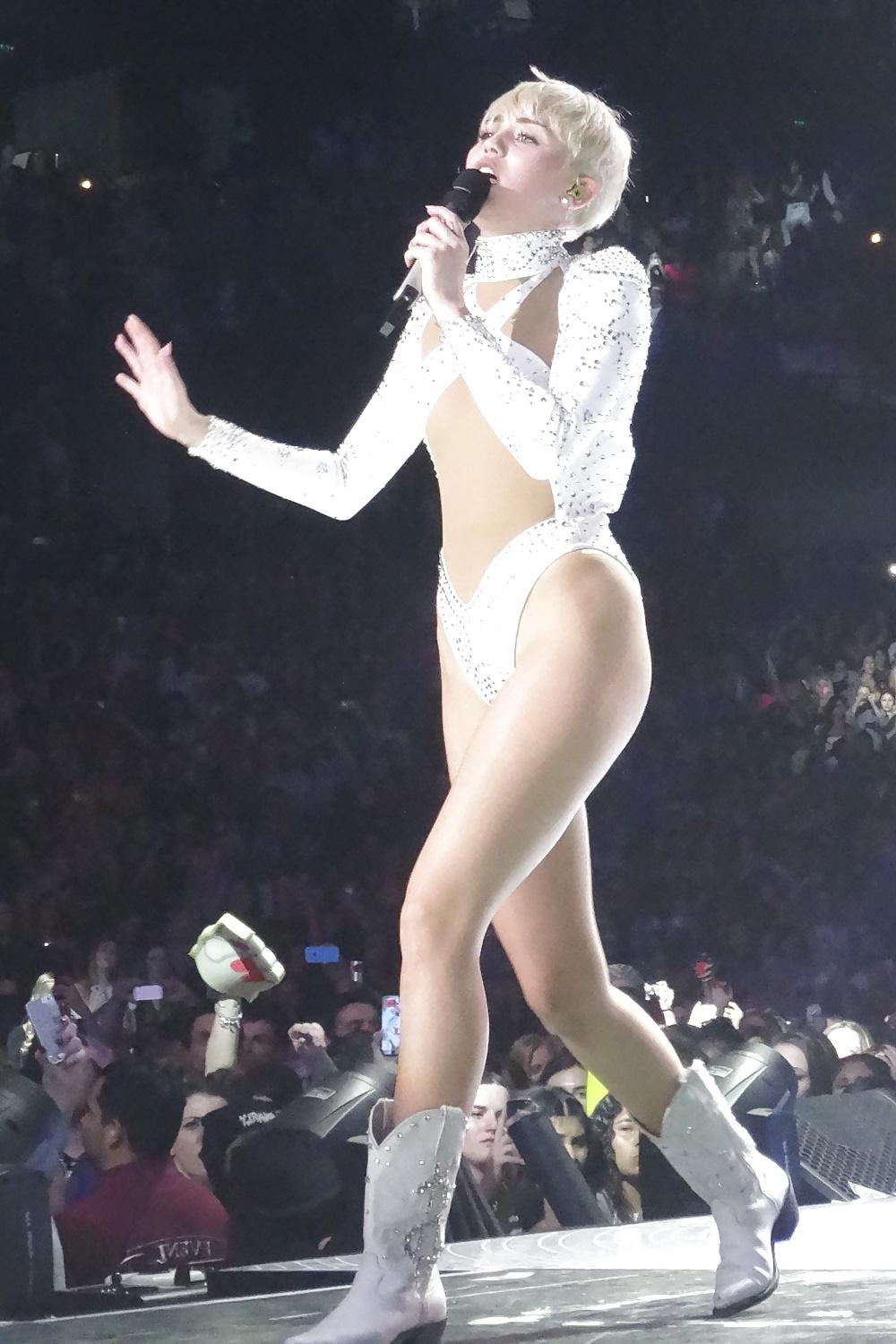 25P Miley Cyrus - This Slut needs a hard Fuck