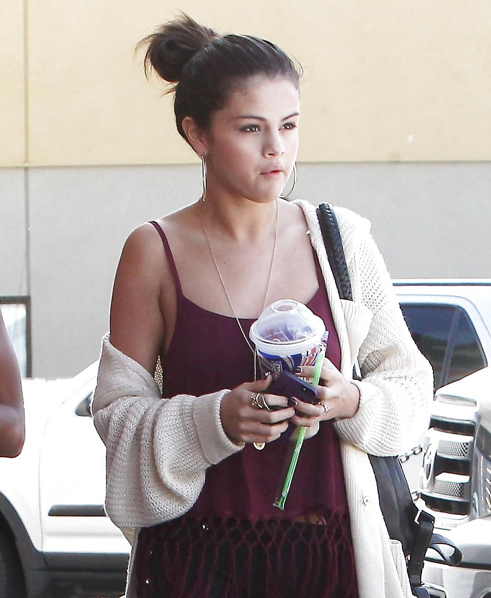 25P Selena Gomez - little latin Slut to Fuck