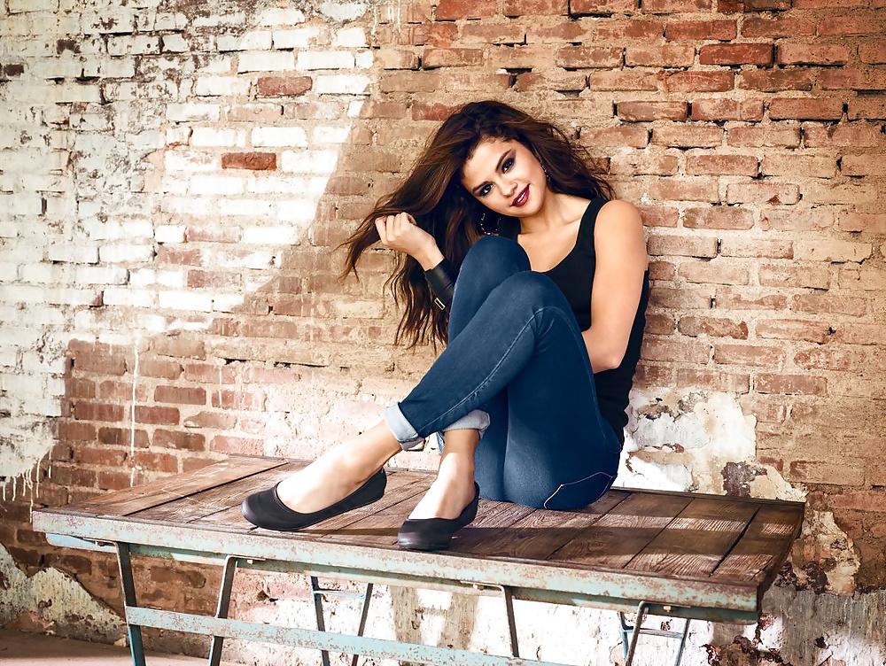 25P Selena Gomez - little latin Slut to Fuck