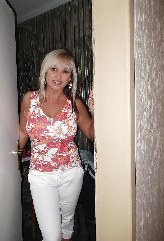 25P New Serbian Milf