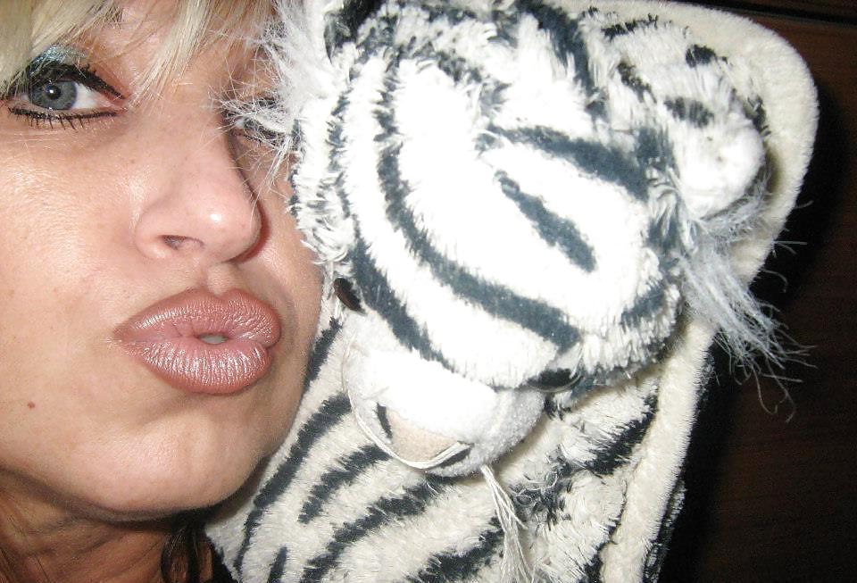 25P New Serbian Milf