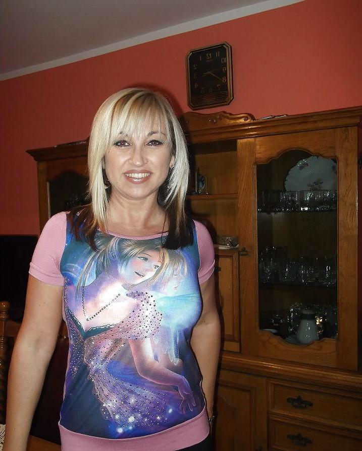 25P New Serbian Milf