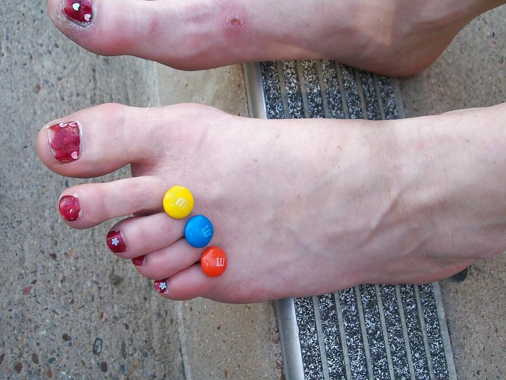 25P LAURAS DIRTY FEET