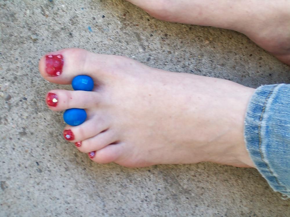 25P LAURAS DIRTY FEET