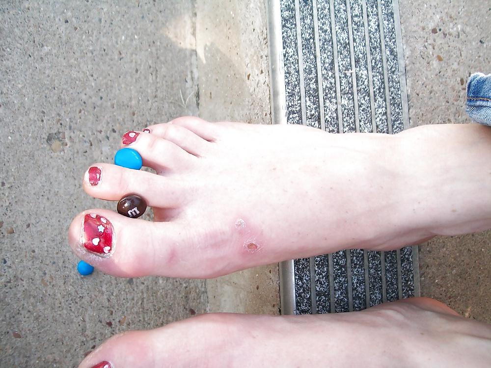 25P LAURAS DIRTY FEET