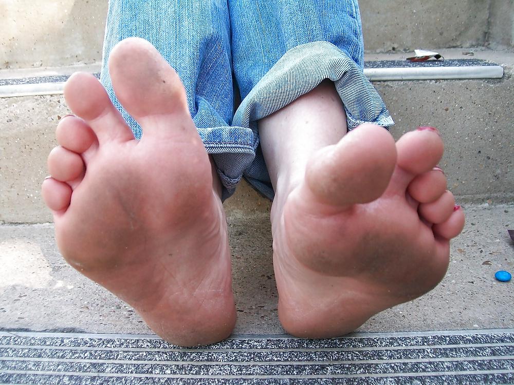 25P LAURAS DIRTY FEET