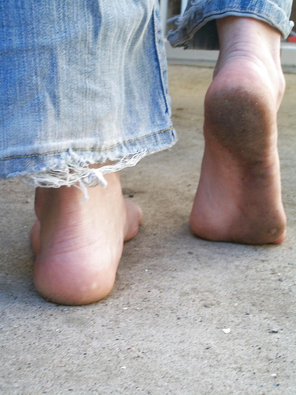 25P LAURAS DIRTY FEET
