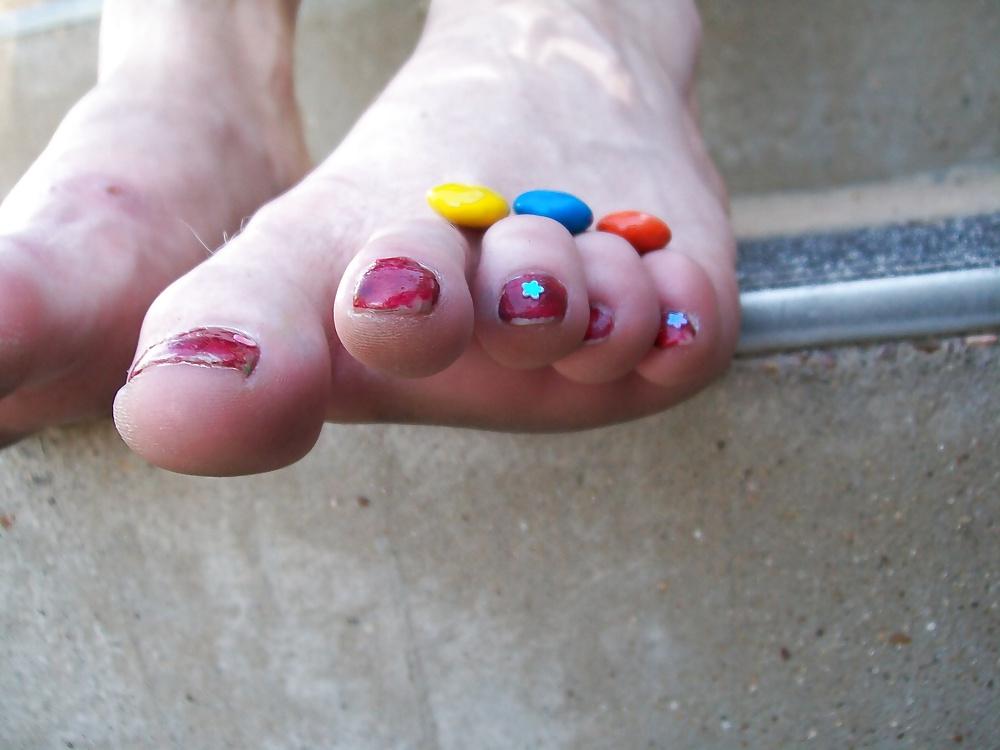 25P LAURAS DIRTY FEET