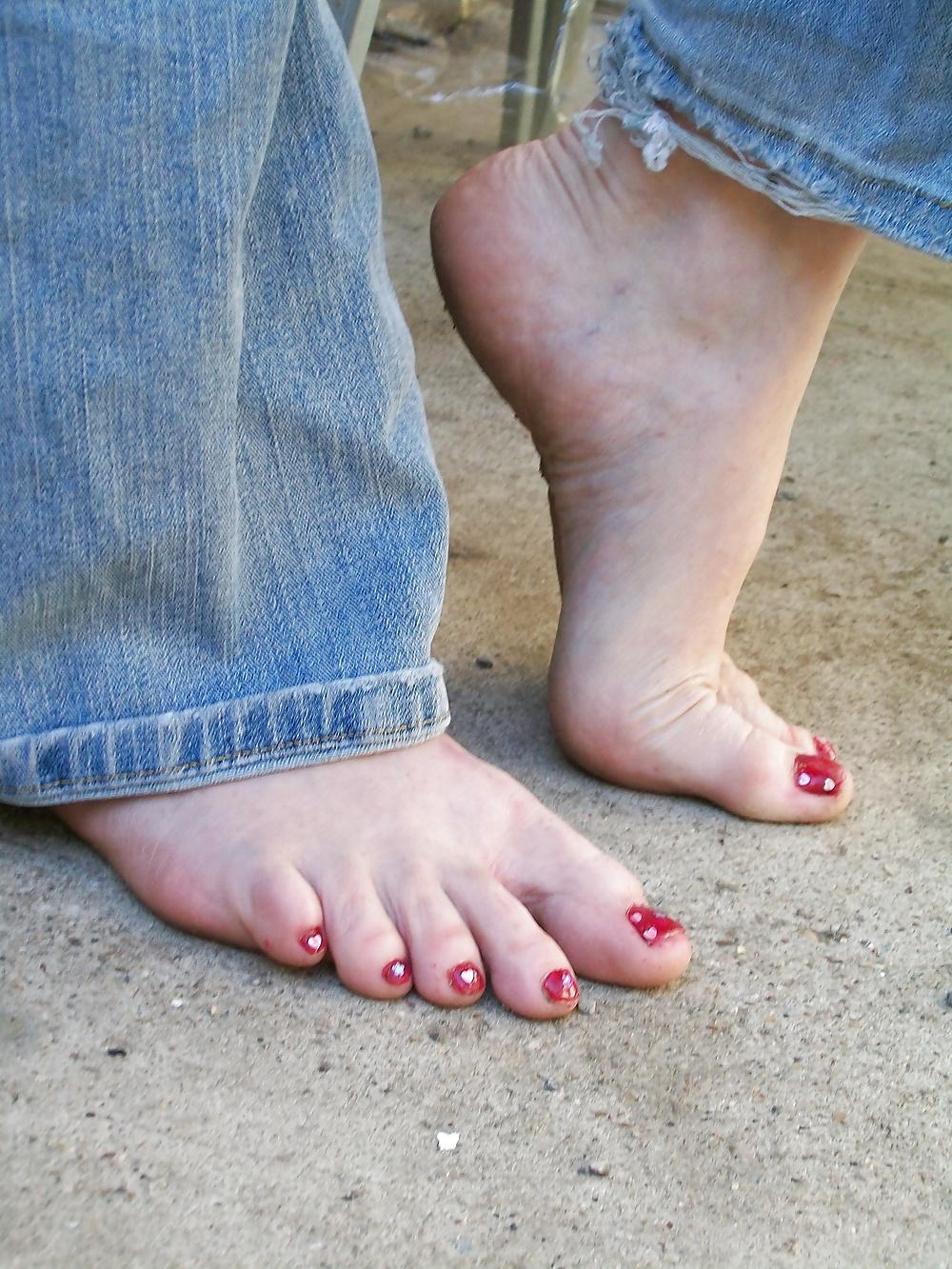 25P LAURAS DIRTY FEET