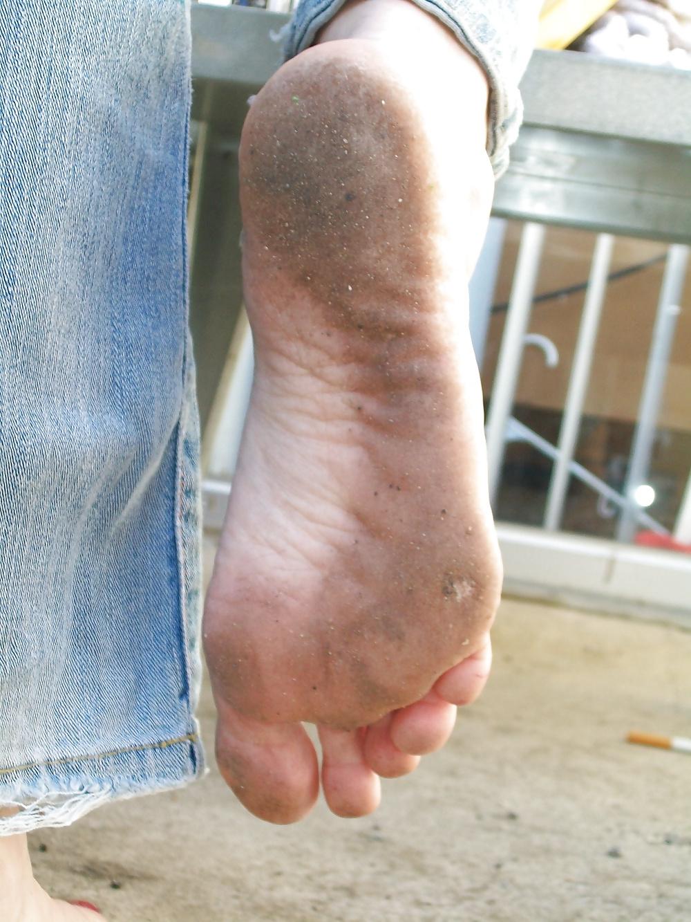 25P LAURAS DIRTY FEET
