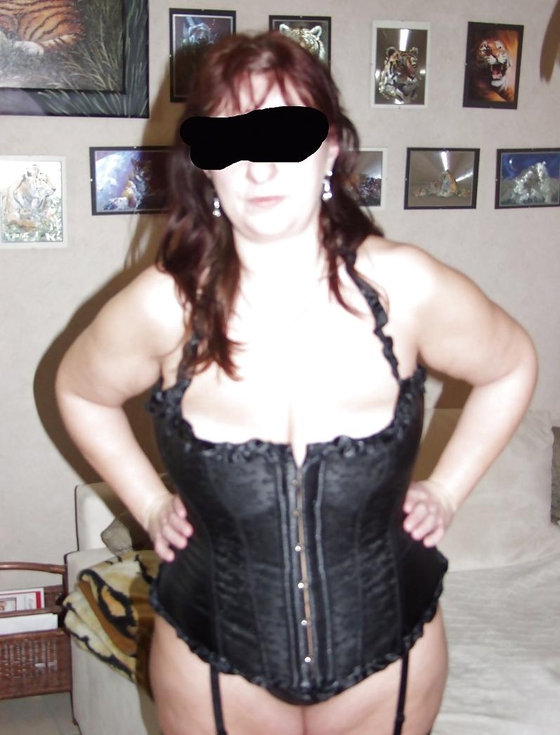 25P Housewife  posing for the husband with her new corset