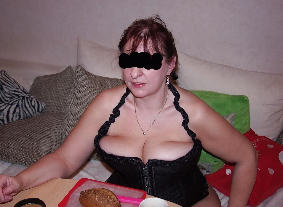 25P Housewife  posing for the husband with her new corset