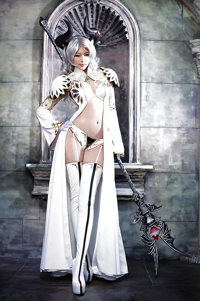 11P Castanic Cosplay