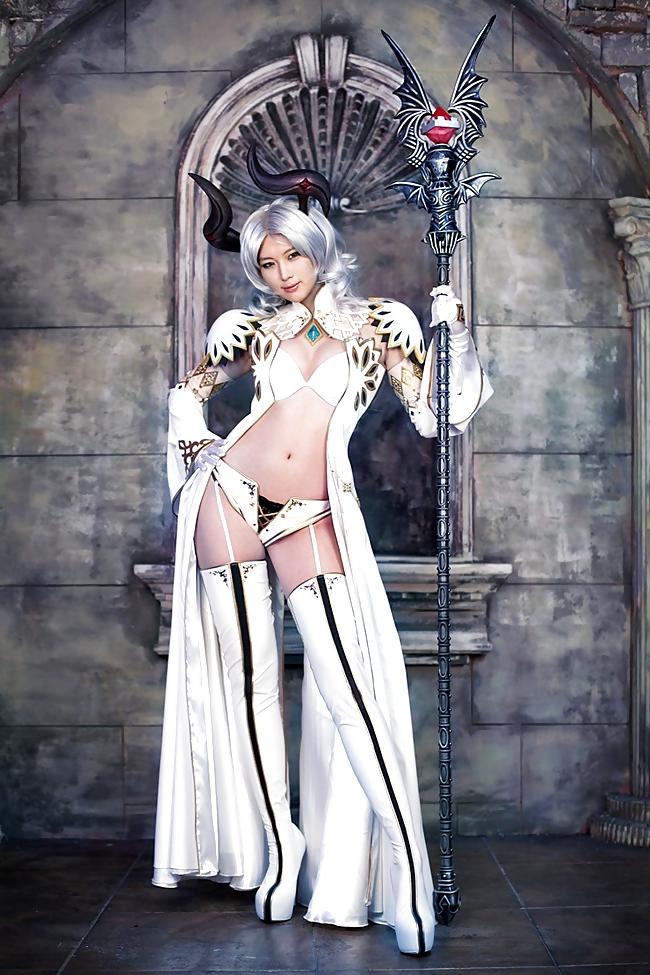 11P Castanic Cosplay