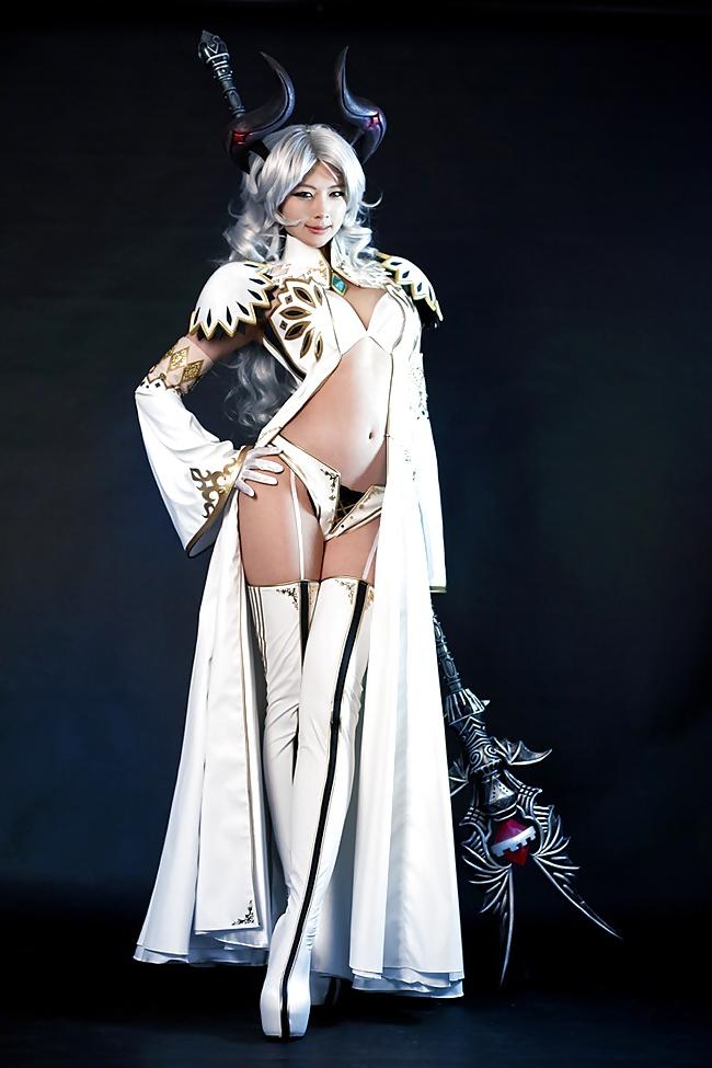 11P Castanic Cosplay