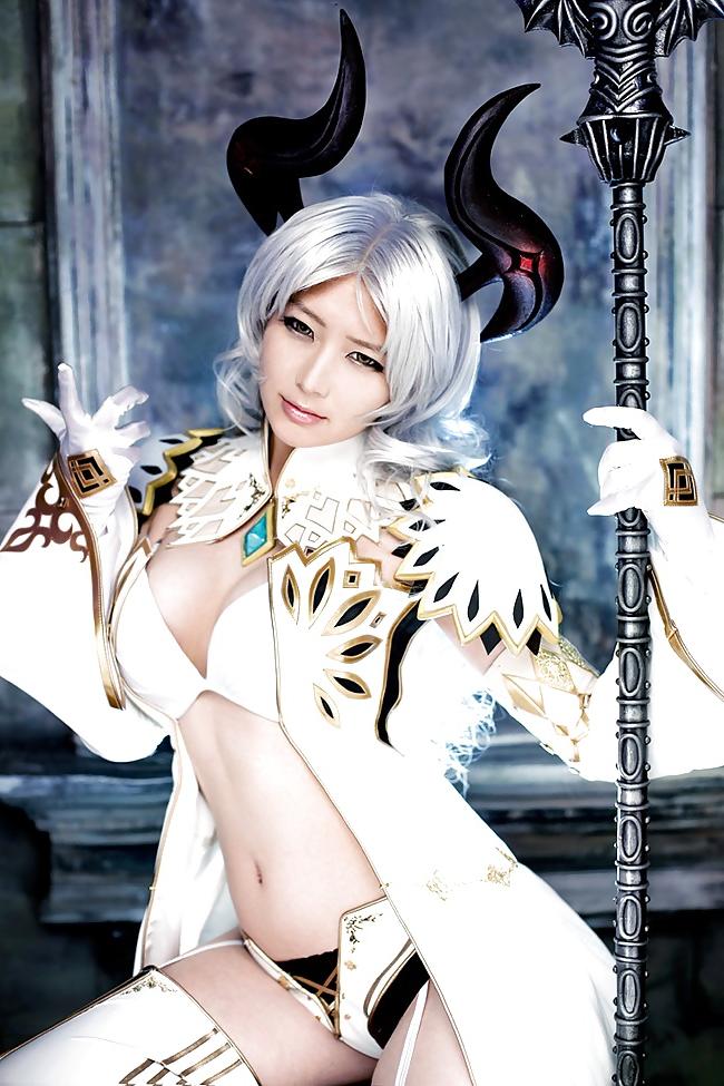 11P Castanic Cosplay