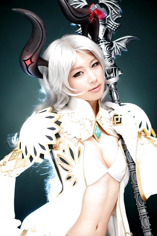 11P Castanic Cosplay