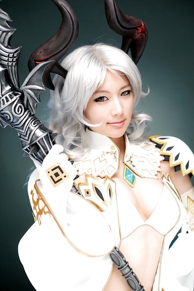 11P Castanic Cosplay