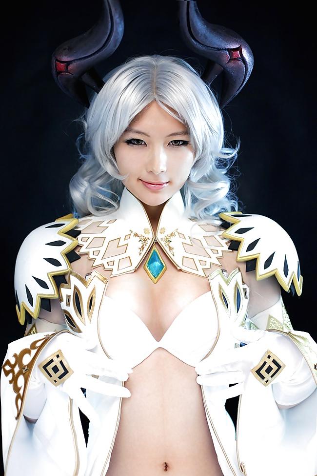 11P Castanic Cosplay