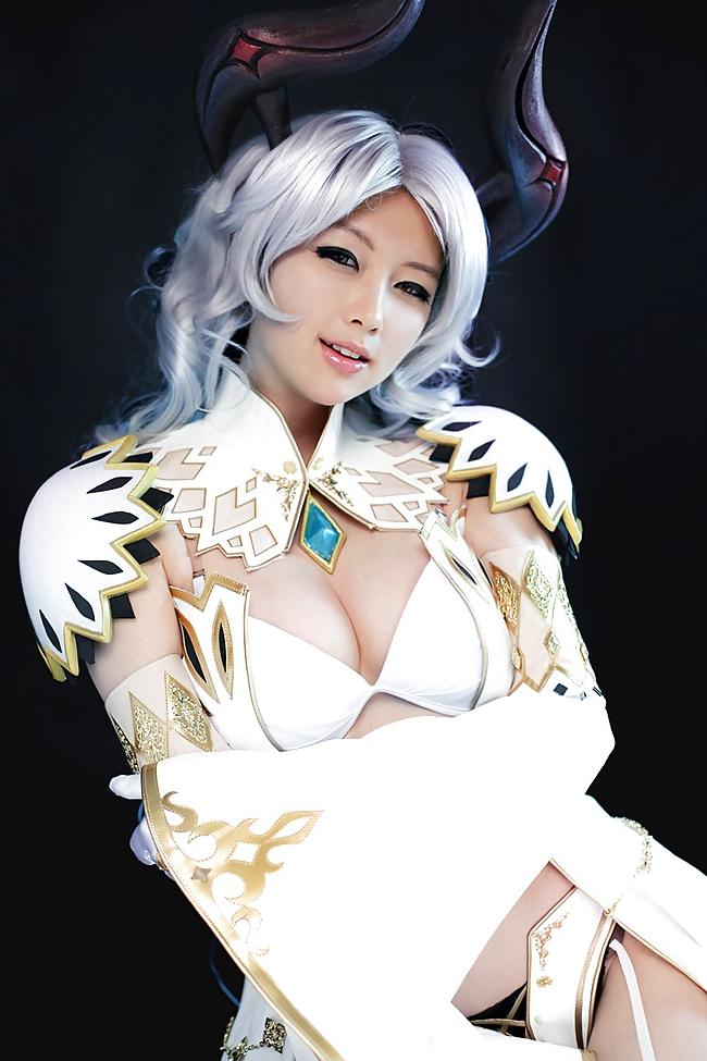 11P Castanic Cosplay