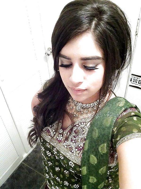 9P UK pakistani girl takes pic for bf (nn)