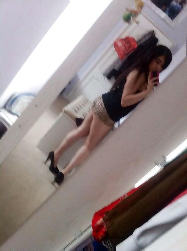 9P UK pakistani girl takes pic for bf (nn)