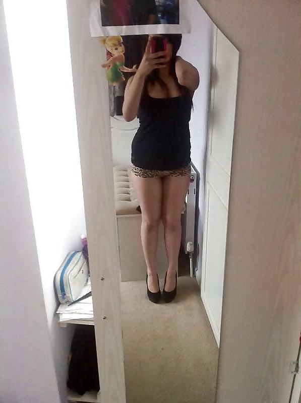 9P UK pakistani girl takes pic for bf (nn)