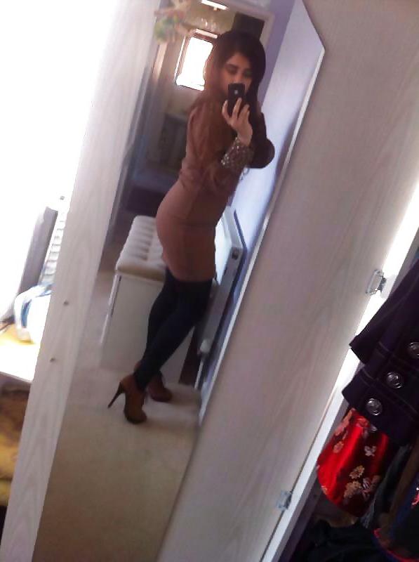9P UK pakistani girl takes pic for bf (nn)