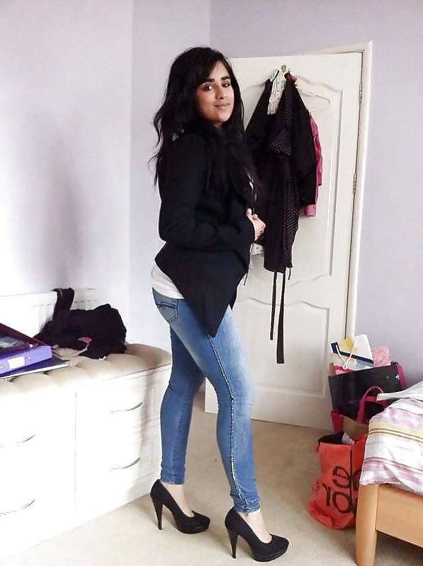 9P UK pakistani girl takes pic for bf (nn)