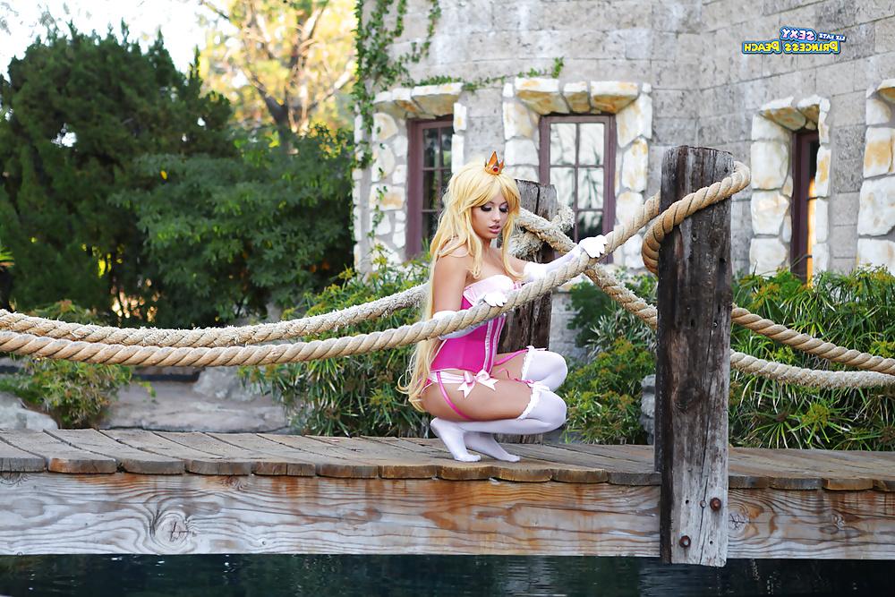 25P Princess Peach - Cosplay