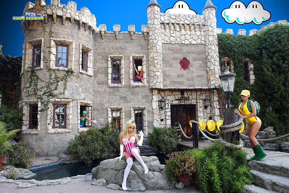 25P Princess Peach - Cosplay