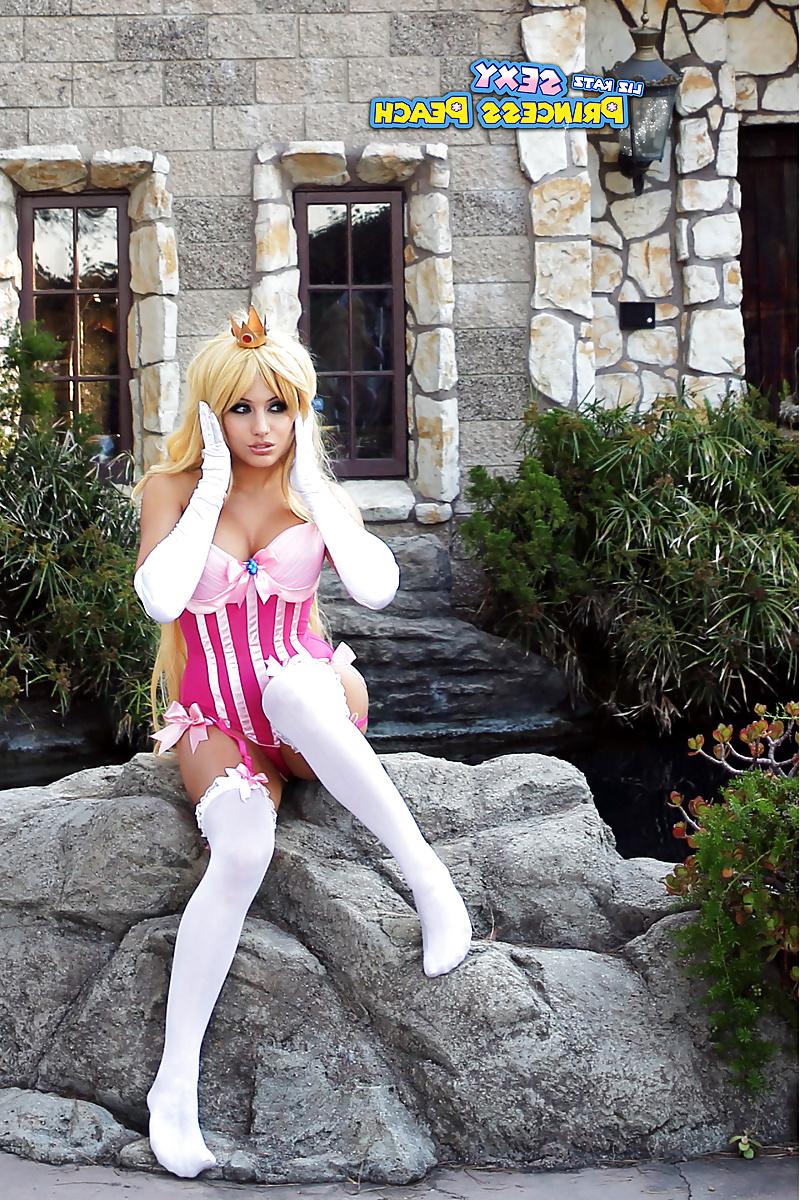 25P Princess Peach - Cosplay