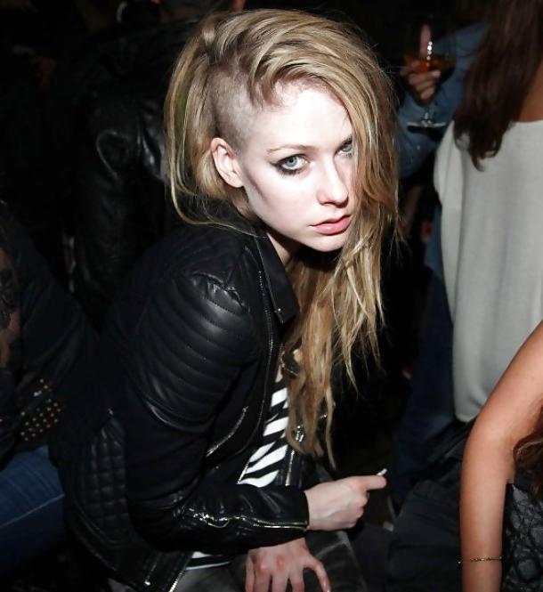 25P Avril Lavigne - Dirty Punk Princess
