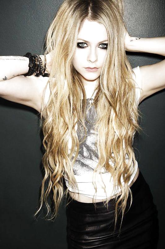 25P Avril Lavigne - Dirty Punk Princess