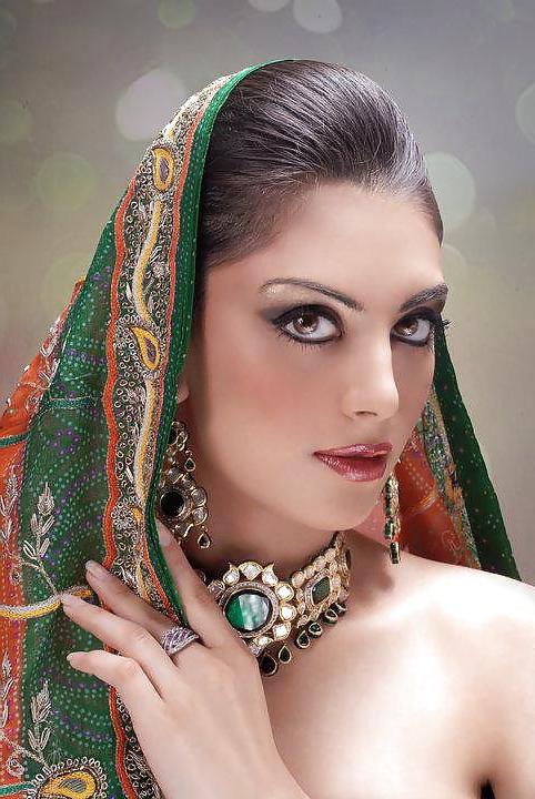 25P Random Pakistani Bitches for Big Black Cocks