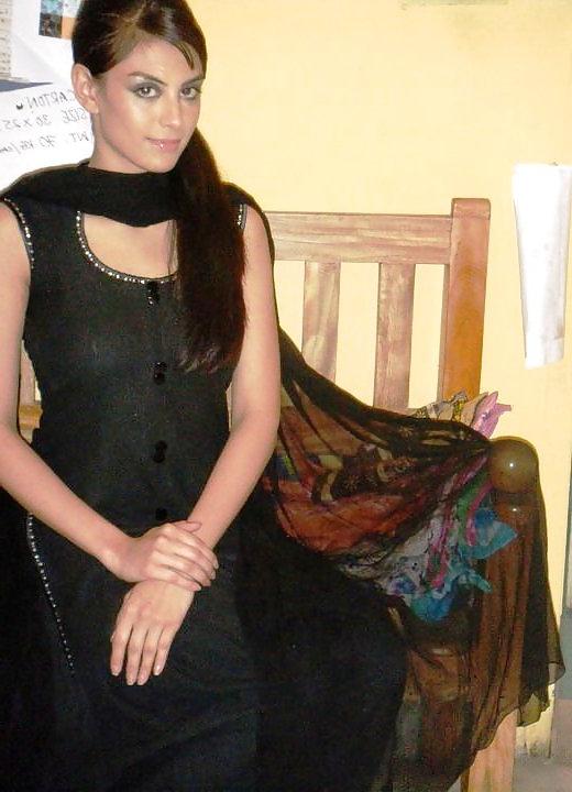 25P Random Pakistani Bitches for Big Black Cocks