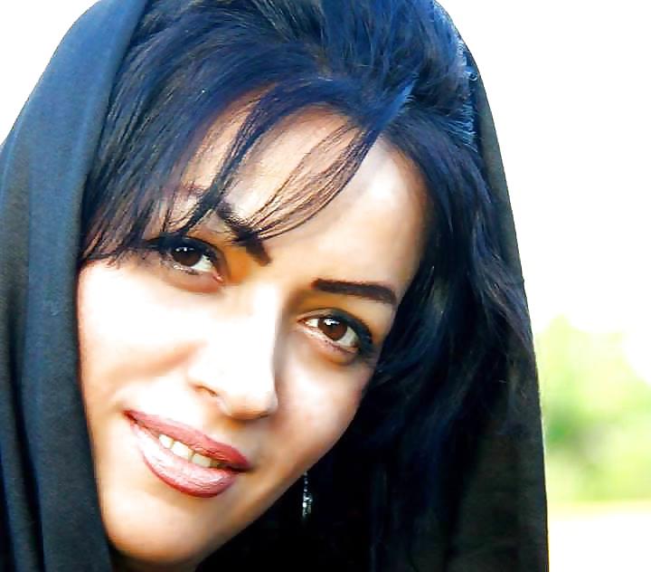 4P A Young Pakistani Woman I Want to Fuck