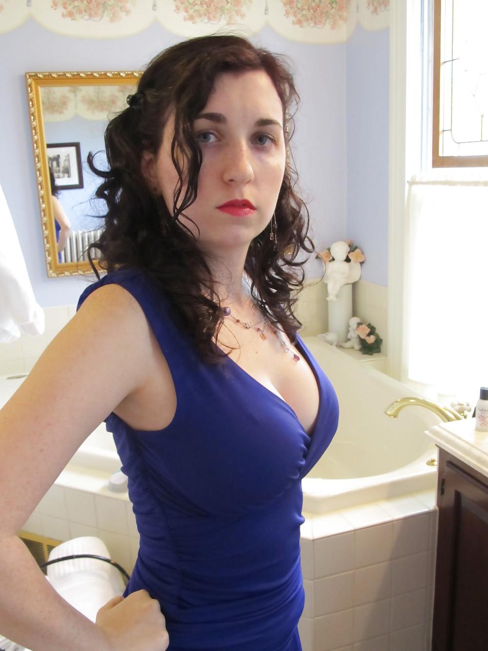 10P Amanda in a Red Corset 