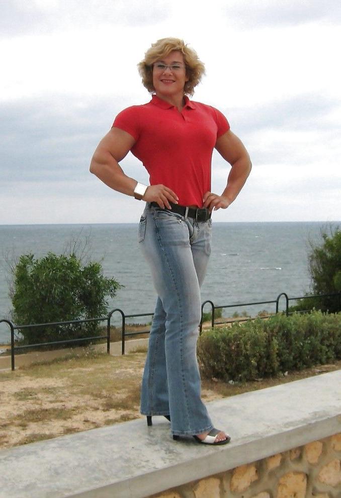18P You like it - or you hate it - fem body builder collection