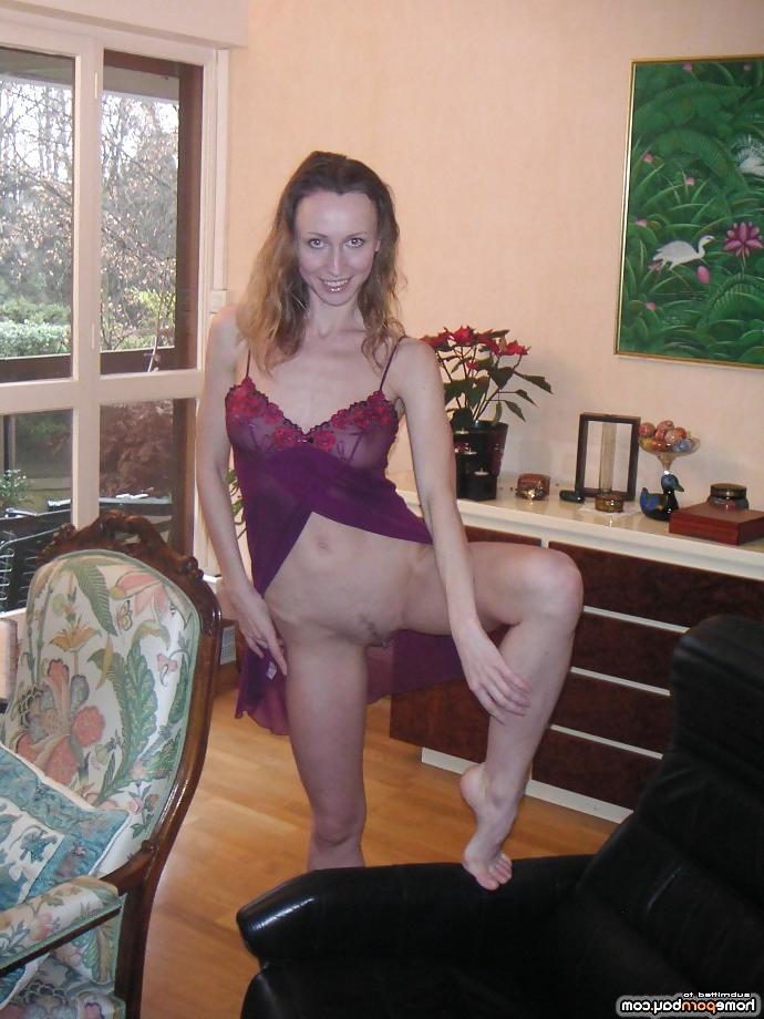 23P Babe shows her hot body