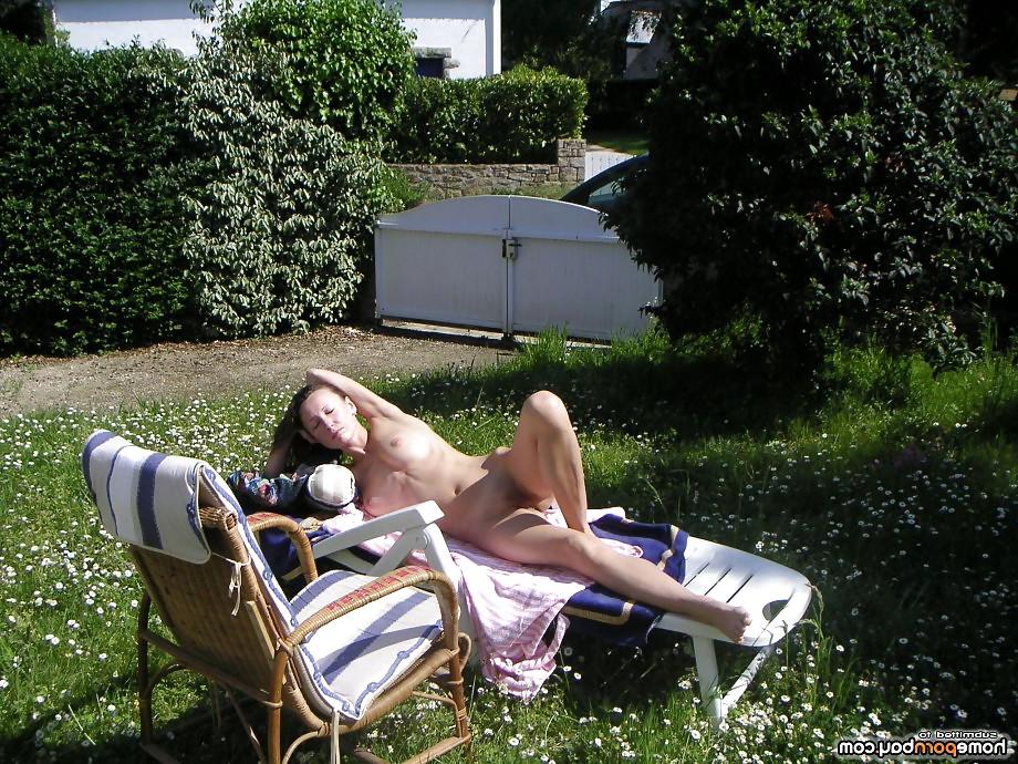 23P Babe shows her hot body