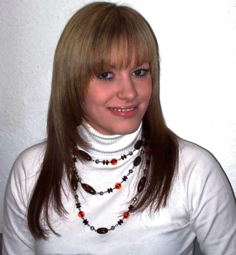 11P Private Pics - Hot German Girl shows her body