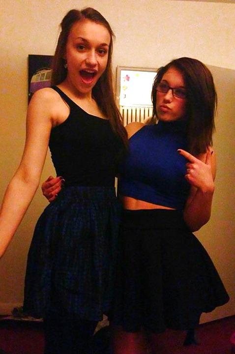 21P HORNY YOUNG TEEN BABES - COMMENT THEM DIRTY
