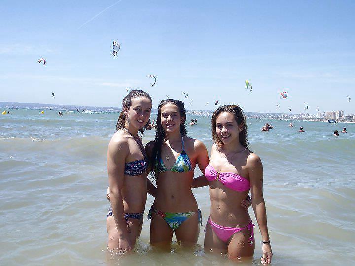 21P HORNY YOUNG TEEN BABES - COMMENT THEM DIRTY