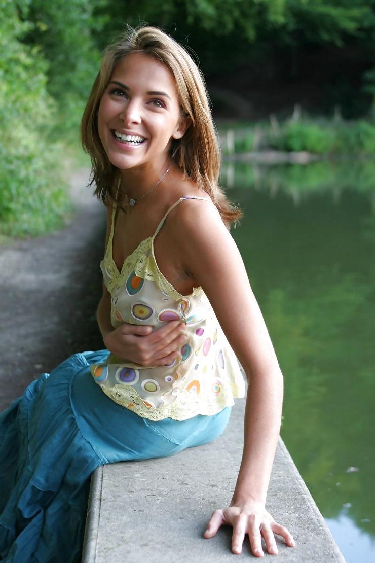 25P Melissa Theuriau - Hot French Newsreader