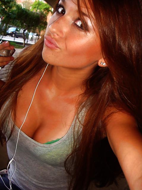 25P Hot Busty Amateurs Photo Gallery