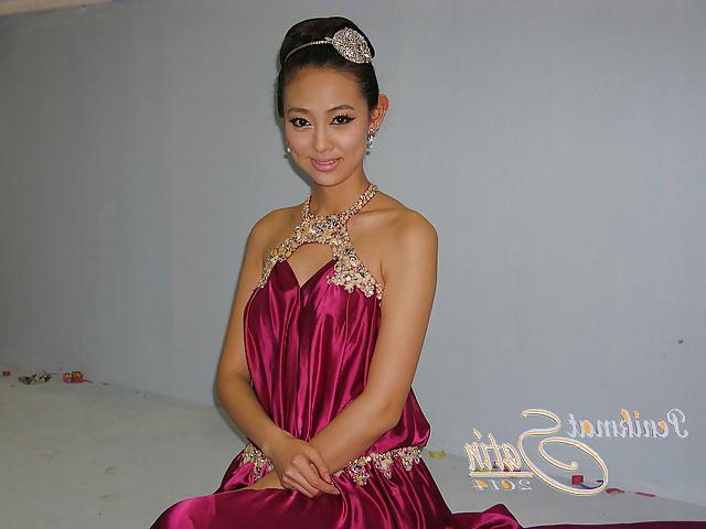 7P Red satin long dress