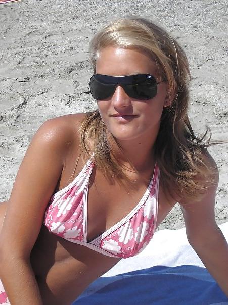 21P Dirty teen sluts with hot bodys - comment dirty !!