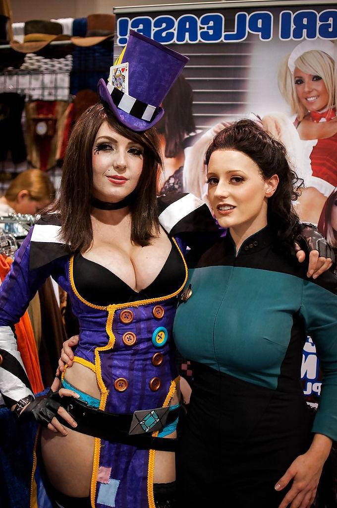 25P Curvy Cosplay Girls 3