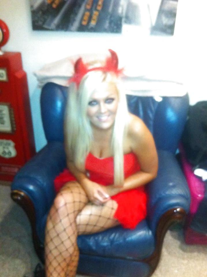 25P Slutz in fancy dress 8